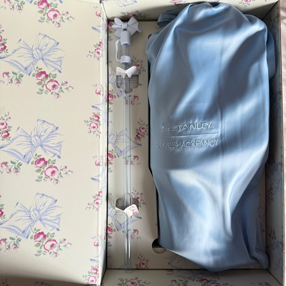 LAST ONE STANLEY X LOVESHACKFANCY HOLIDAY QUENCHER | 40 OZ - Picture 4 of 10